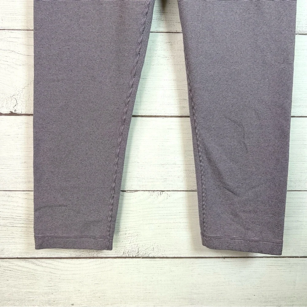 Lululemon Women’s Purple Striped Cropped Leggings Yoga Gym Sz 2 Stretch Pilates